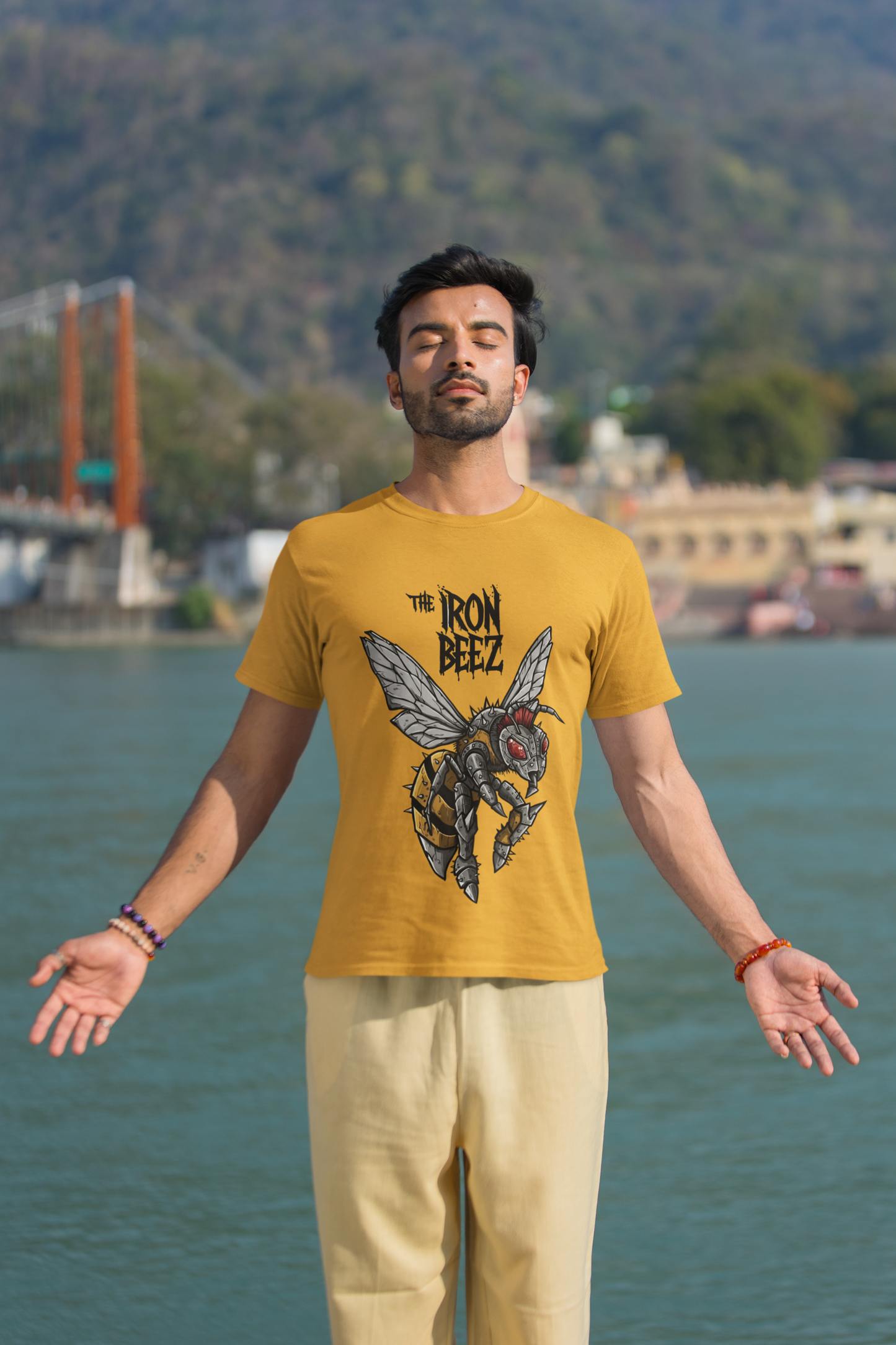Men's T-Shirt : Iron Bee