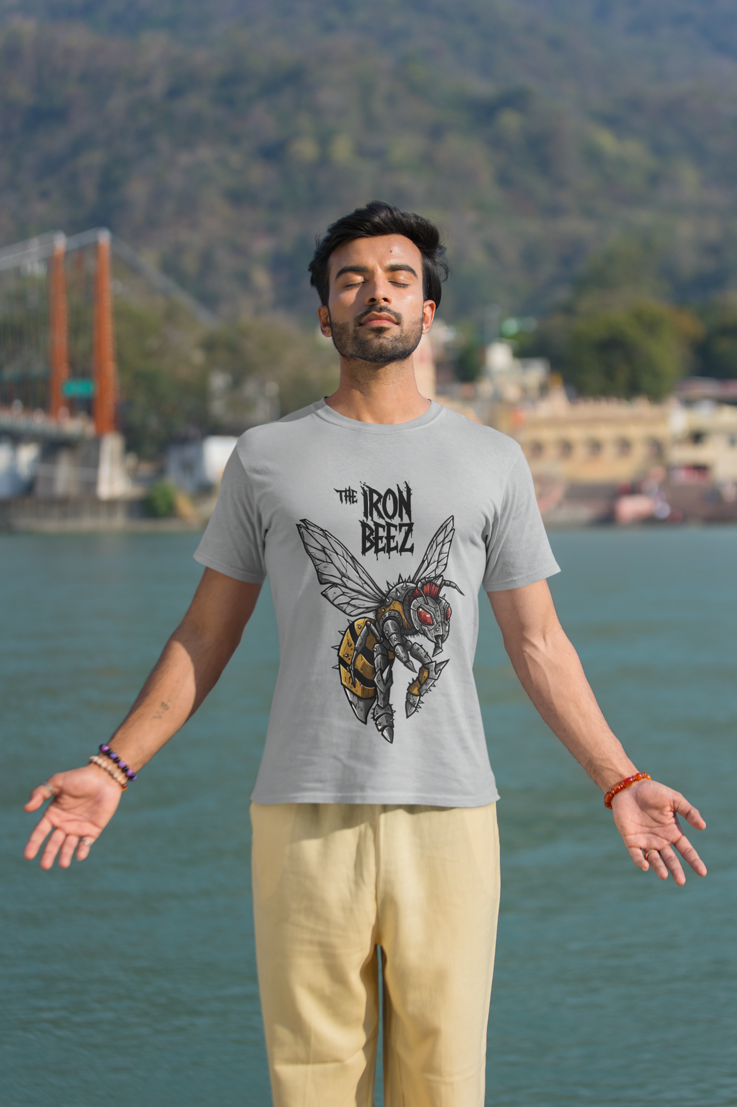 Men's T-Shirt : Iron Bee