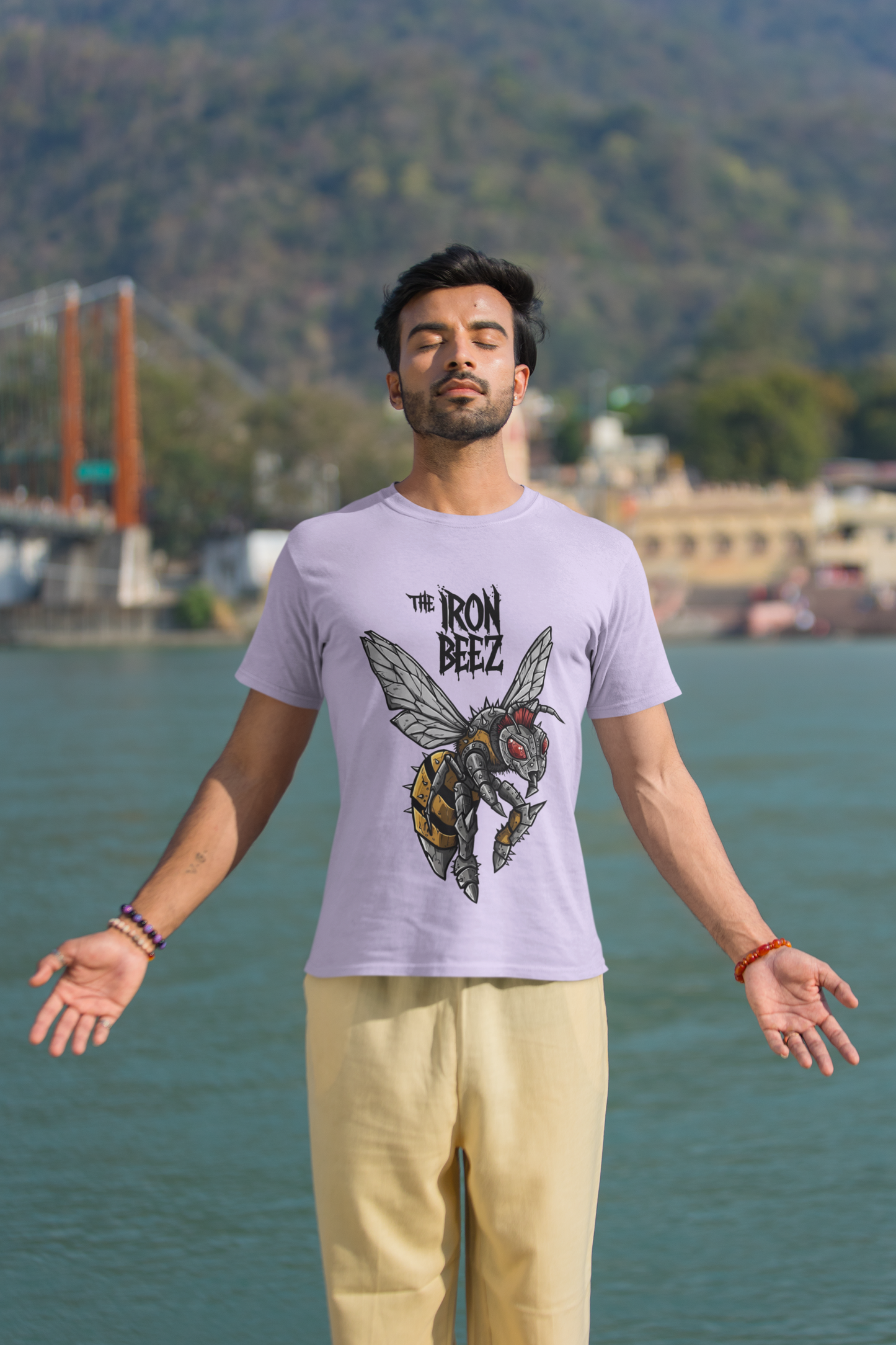 Men's T-Shirt : Iron Bee