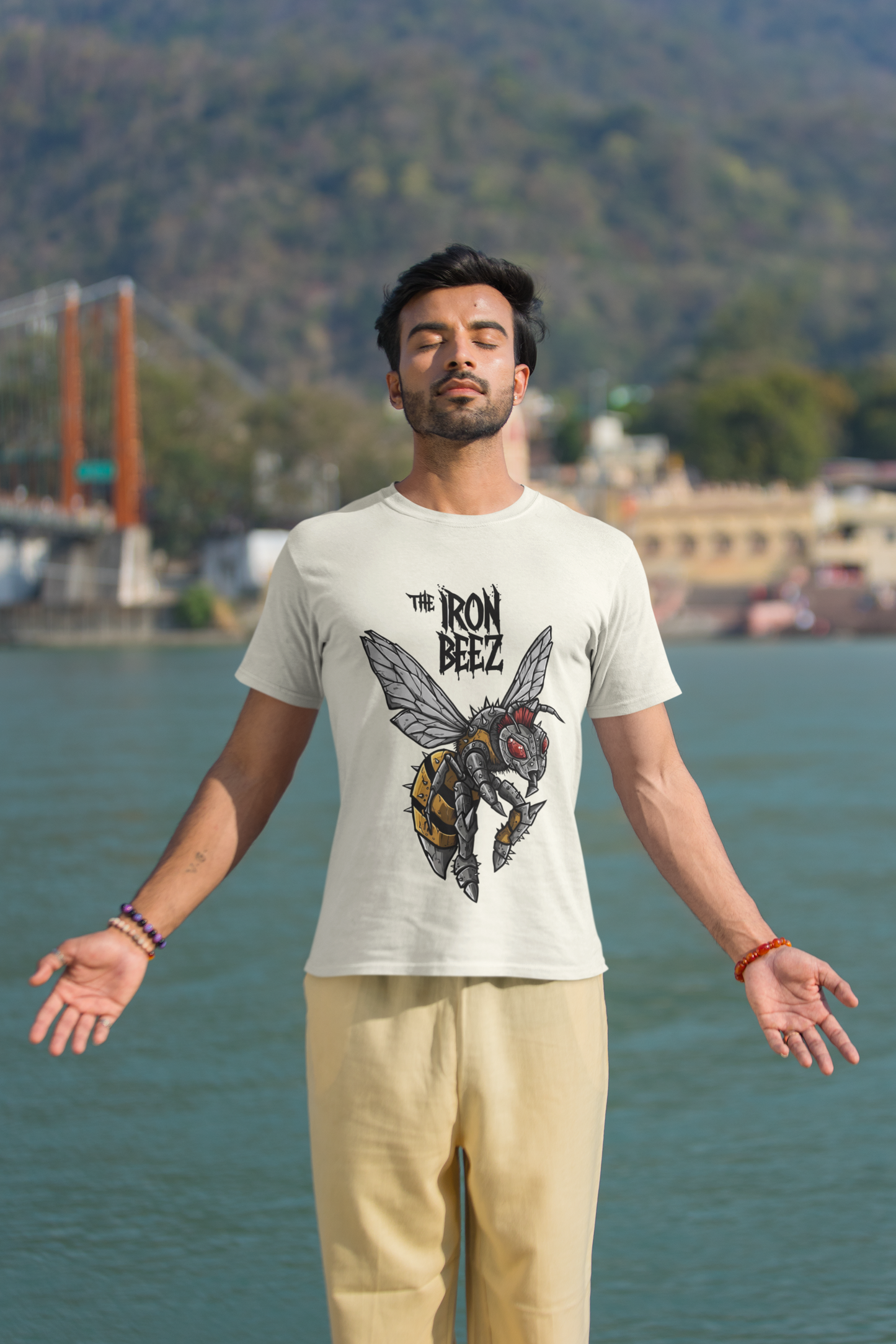 Men's T-Shirt : Iron Bee
